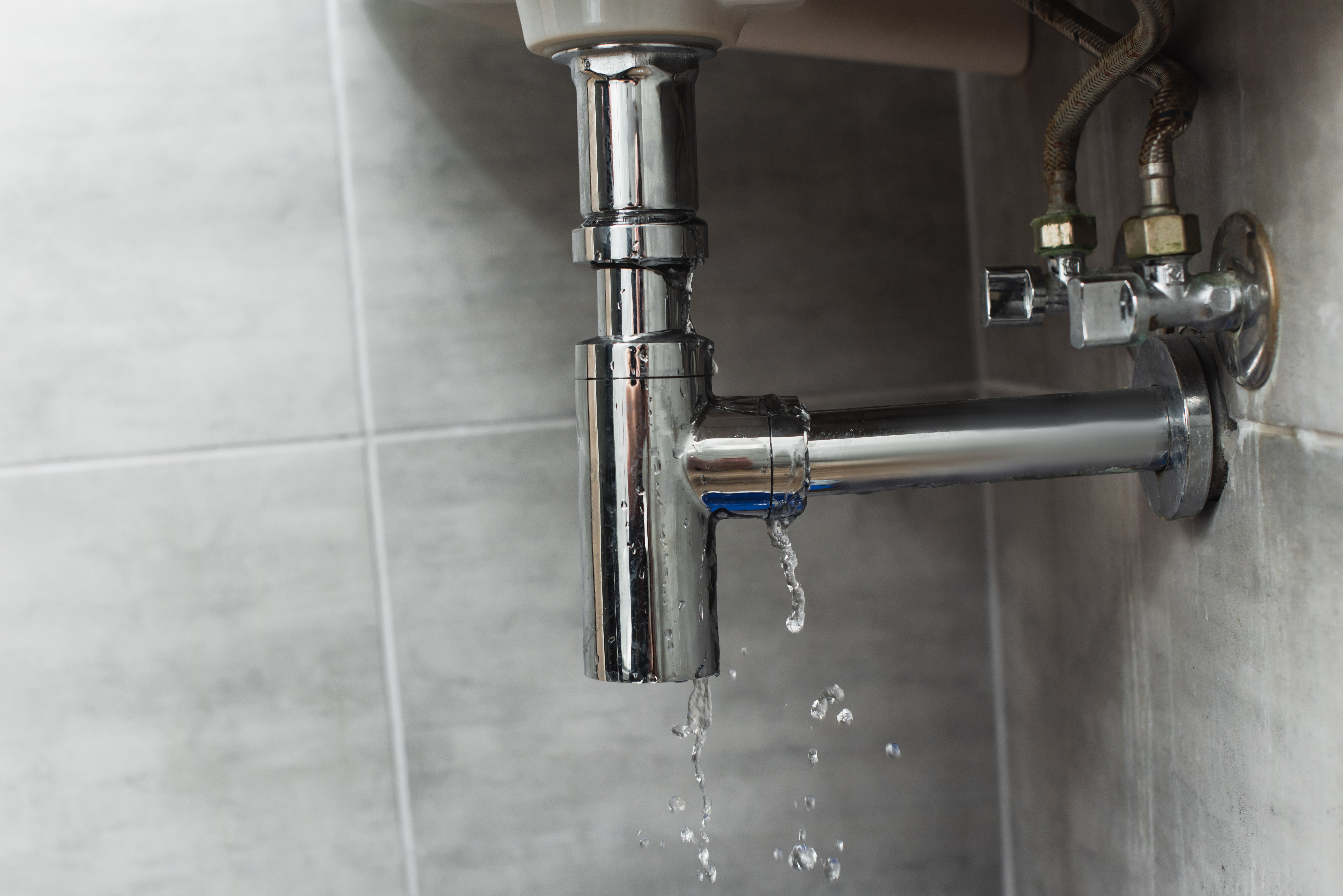 Licensed Long Island plumber at work in Nassau & Suffolk County